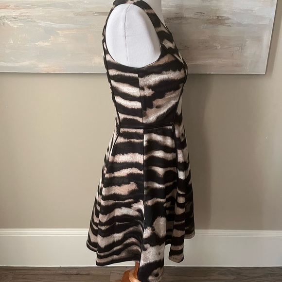 Massimo exotic print fit and flare dress with zipper detail - Picture 3 of 11